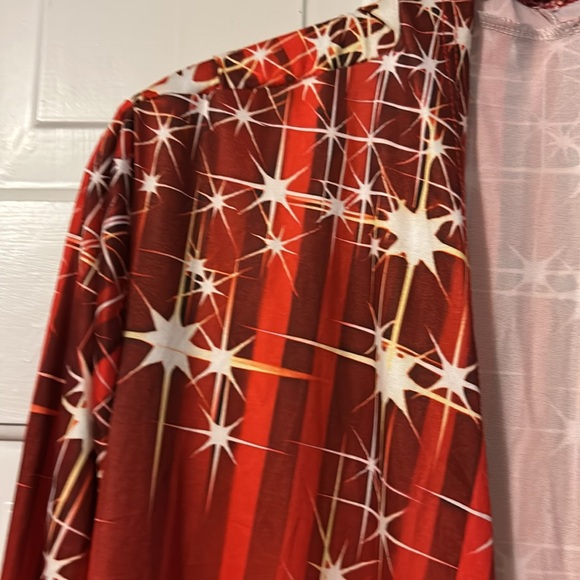 NWOT,size 1X, red&white pattern,long sleeves Duster,Stars featured on shoulders - Picture 3 of 8